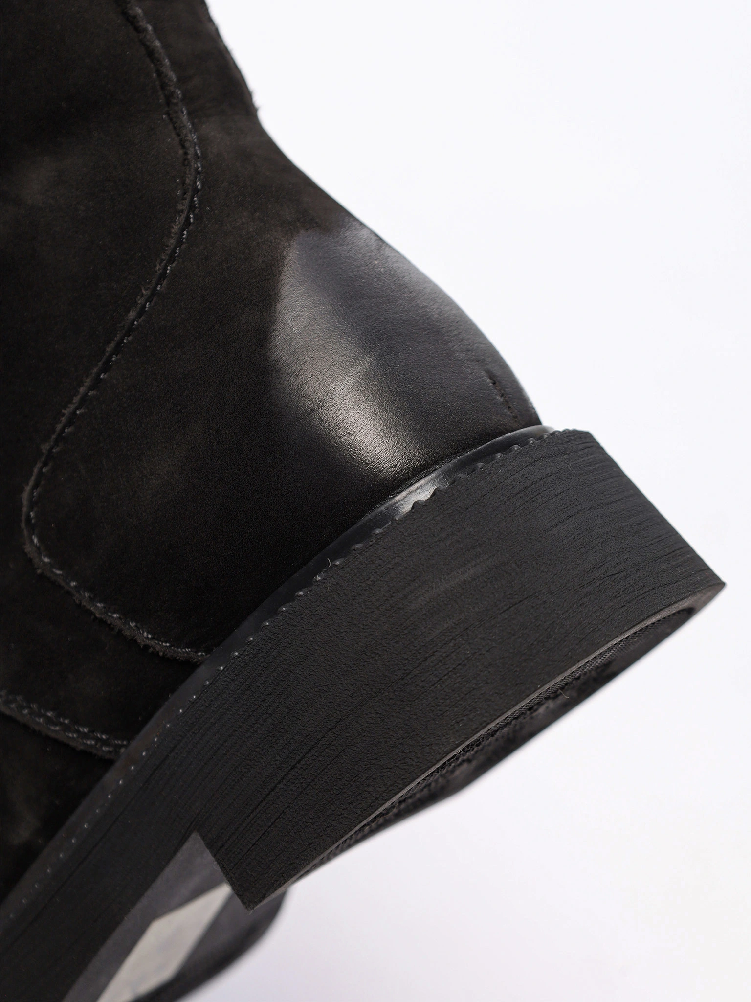 Ботинки-дерби черного цвета на среднем каблуке